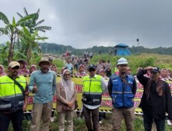 Jalan Umum Hanya Diganti JPO, Warga Terdampak Tol Cisumdawu di Sumedang Gelar Unjuk Rasa