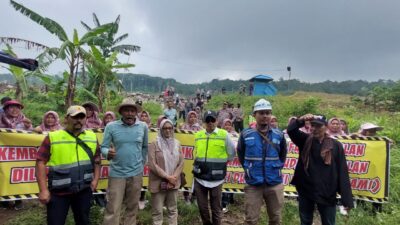 Unjuk Rasa Warga Cibeureum Wetan