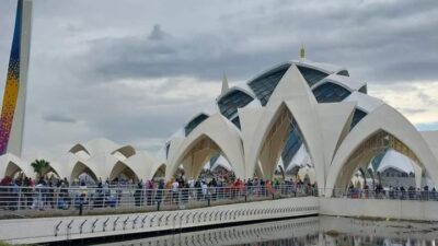 Kecewa, Pelancong Asal Sumedang Harus Balik Lagi saat Berkunjung ke Masjid Al Jabar