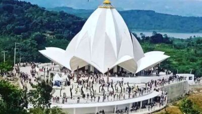 Pengunjung Mesjid Al-Kamil