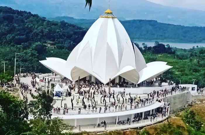 Pengunjung Mesjid Al-Kamil