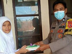 Polri Dukung Pendidikan, Pelajar di Baleendah Dapat Bantuan dari Bhabinkamtibmas