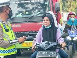Ketahuan Langgar Aturan Lalu Lintas di Baleendah, Polisi Tegur Para Pengendara