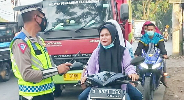 Pelanggar Lalu Lintas