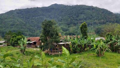 Dekat Perkotaan Jatinangor Sumedang, Kampung Ini Tak Ada Sinyal Internet