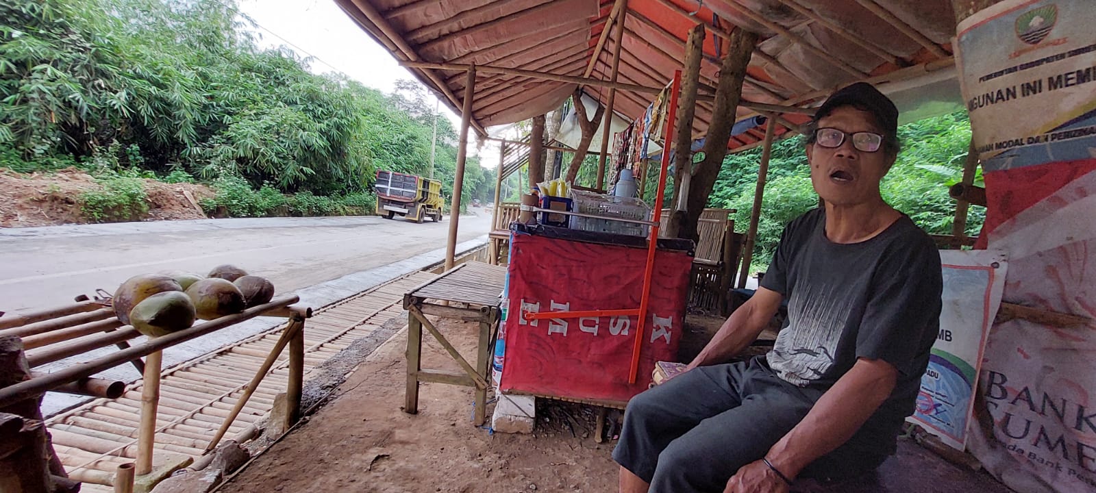 Pedagang Di Jalan Cadas Pangeran
