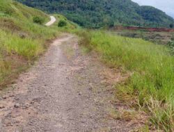 Sudah Puluhan Tahun, Akses Jalan Menuju Kampung Cijati Jatinangor Sumedang Ini Dibiarkan Berbatu