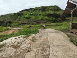 Tak Seperti Anak-anak Lain, Pelajar di Kampung Terisolir di Sumedang Ini Harus Bayar Internet Rp3000 Per Jam