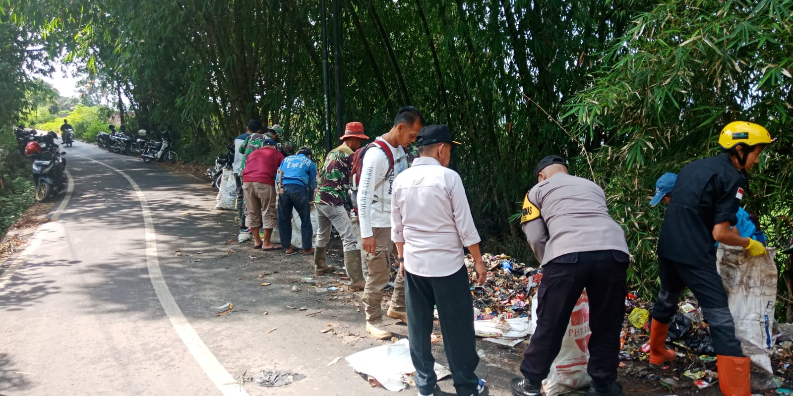 Buang sampah sembarang