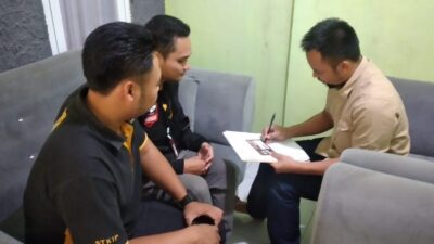 Rumah Komisioner KPU Sumedang, Iyan Sopiyan Dicoklit Pantarlih