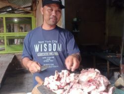 Sepi Pembeli Pedagang Daging Ayam di Pasar Situraja Sumedang Mengeluh