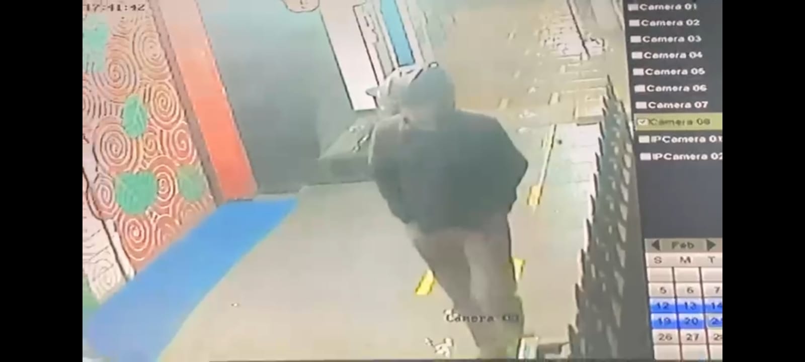 Pelaku Curanmor terekam CCTV