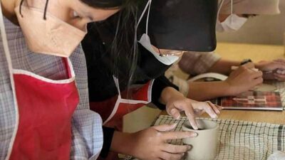 Belajar membuat keramik