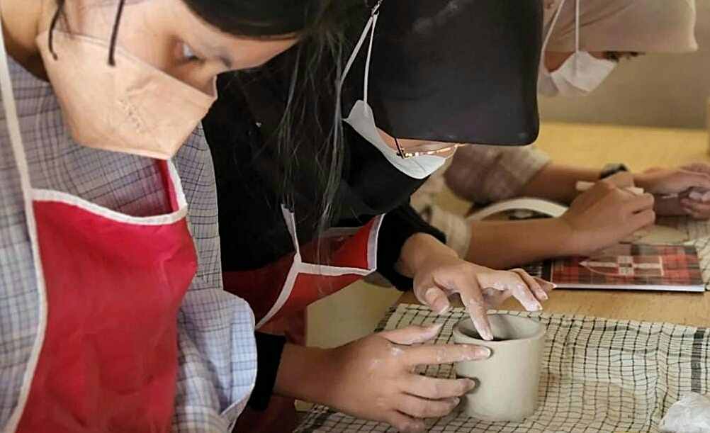 Belajar membuat keramik