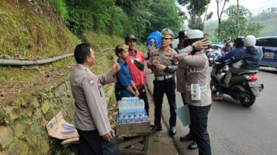 Penjual Air Mineral di Banjaran