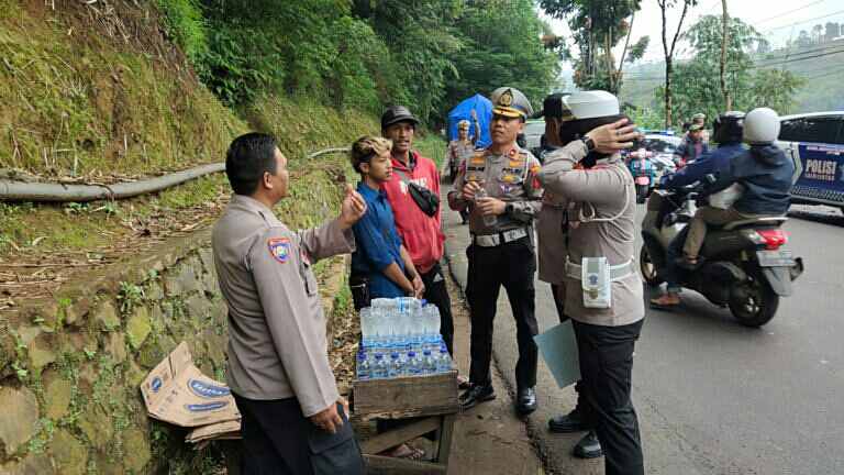 Penjual Air Mineral di Banjaran