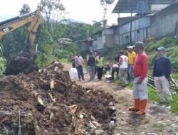 Setelah Lama Menggunung Akhirnya Sampah di Pinggir Sungai Citarik Diangkut