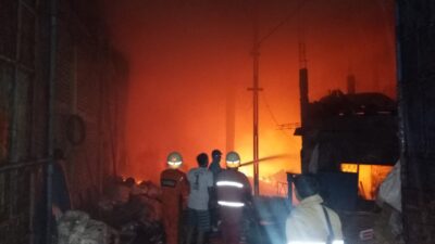 Gudang Rongsokan di Sumedang Kebakaran, Kerugian Capai Ratusan Juta