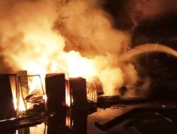 Api Lalap Gudang Rongsok di Cimahi, Kerugian Capai Puluhan Juta Rupiah