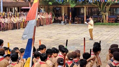 Lomba Lacak Lembur