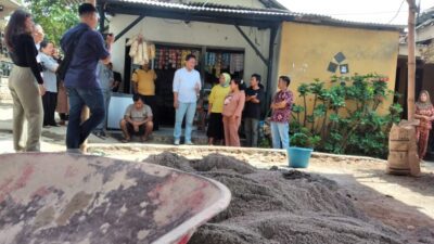Reses Hari Ketiga, Anggota DPRD Sumedang Fasilitasi Sarana Olahraga di RW 03 Desa Cipacing