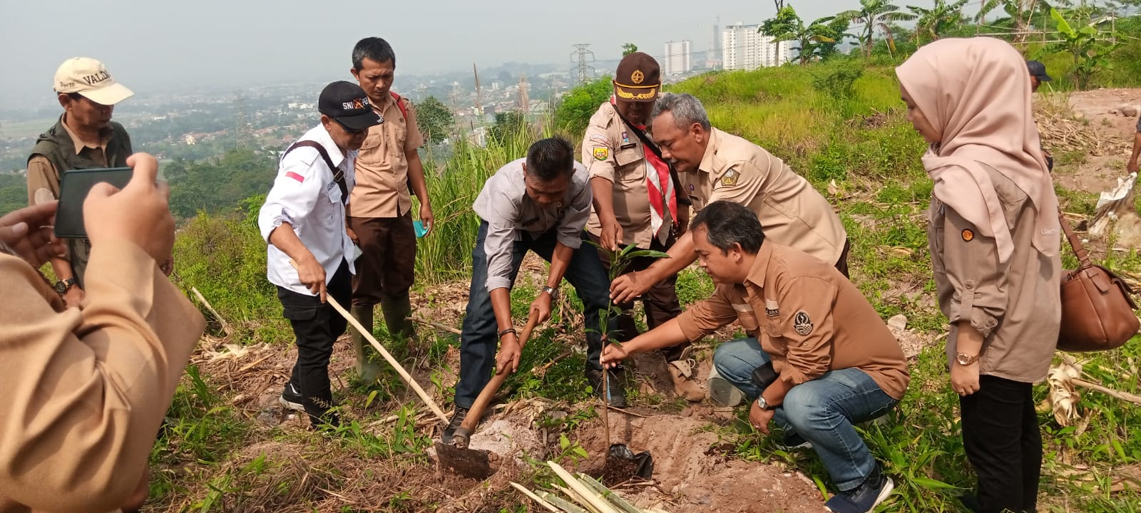 Gerakan Tanam Buah Gunung Geulis