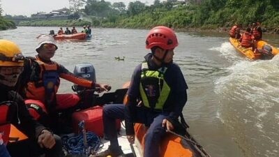 Tim SAR Temukan Jasad Anak Korban Tenggelam di Sungai Citarum