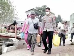 Inspiratif! Polisi Bantu Anak Kembar di Kabupaten Bandung Penderita Hidrosefalus