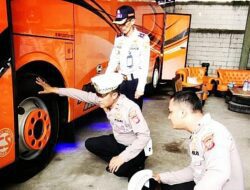 Sambut Operasi Ketupat 2023, Polisi Gelar Ramp Check Bus di Kabupaten Bandung