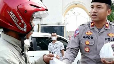 Hari Pertama Puasa, Polresta Bandung Bagikan Ribuan Paket Takjil