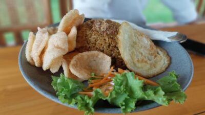 Cocok Buat Bukber, Ada Sajian Nasi Goreng Spesial di Dandy Garden Cafe Sumedang