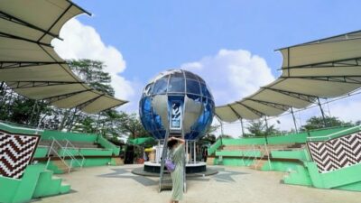 Taman Khatulistiwa di Kalimantan Barat