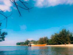 Pantai Teluk Tamiang Wisata di Kalimantan Selatan dengan Pasir Putih dan Air Laut yang Jernih