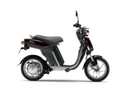 Spesifikasi Gahar, Motor Listrik Yamaha EC-03 Memiliki Bodi Unik dan Banyak Fitur Canggih