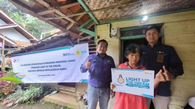 Ramadan Penuh Berkah, PLN Sumedang Berikan Pemasangan Listrik Gratis Bagi Warga Tidak Mampu