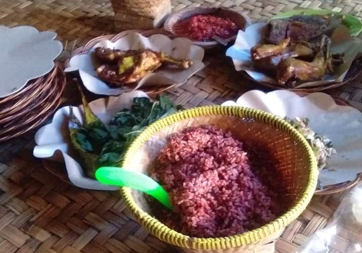 Sambel Pedo dan Nasi Merah