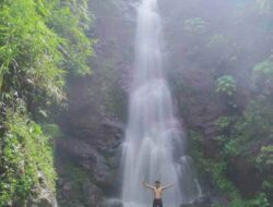 Ngabuburit Sambil Menikmati Pesona Air Terjun Cikidang di Kabupaten Sumedang