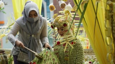 Upacara Badudus Acara Tradisional Kalimantan Selatan