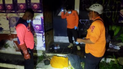 Mayat Tanpa Identitas Ditemukan di Emperan Toko, BPBD Sumedang Kirim Tim Evakuasi