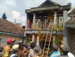 Diduga Konsleting Listrik,Rumah Warga di Sumedang Kebakaran