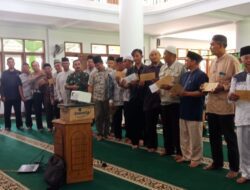 Baznas Sumedang dan UPZ Salurkan Santunan Guru Ngaji Non ASN dan Sarana Keagamaan di Situraja