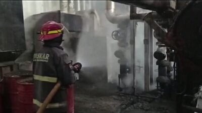 Pabrik Tekstil di Dayeuhkolot Dilanda Kebakaran, Disdamkar Ungkap Penyebabnya