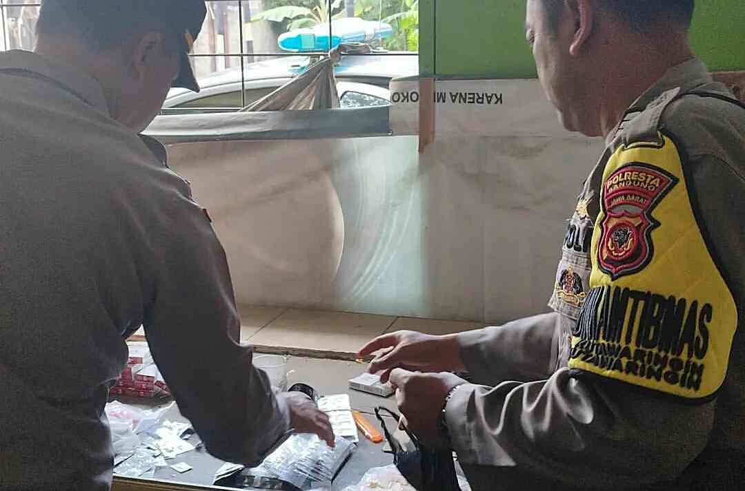 Penjual obat keras terlarang