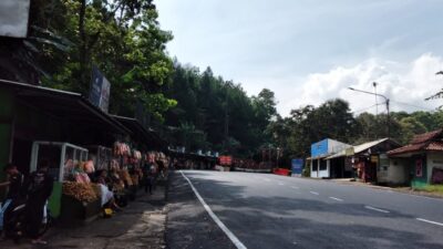 Musim Mudik Lebaran 1444 H, Pedagang Oleh-oleh di Cadas Pangeran Sumedang Sepi Pembeli