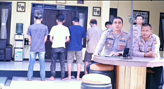 Perang Sarung di Cisapi