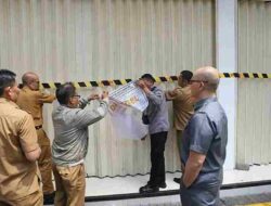 Langgar Aturan, Dinas Ciptabintar Segel Minimarket di Cipaganti