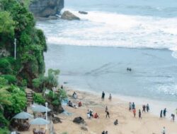 Wisata Keindahan Pantai Batu Nenek Temajuk di Kalimantan Barat: Pilihan Tepat Liburan Bersama Keluarga