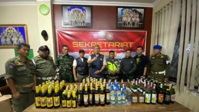 Ratusan Botol Miras Disita Satpol PP Sumedang di Warung Kelontong pada Malam Takbiran