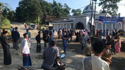 Warga di Conggeang Sumedang Laksanakan Shalat Ied Perdana di Masjid yang Tergusur Tol Cisumdawu