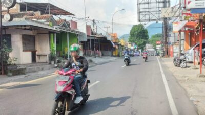Hari Kedua Lebaran, Jalan Ir Soekarno Jatinangor Sumedang Lenggang Pengendara